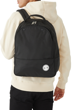 حقيبة ظهر بشعار الماركة بتصميم دائري